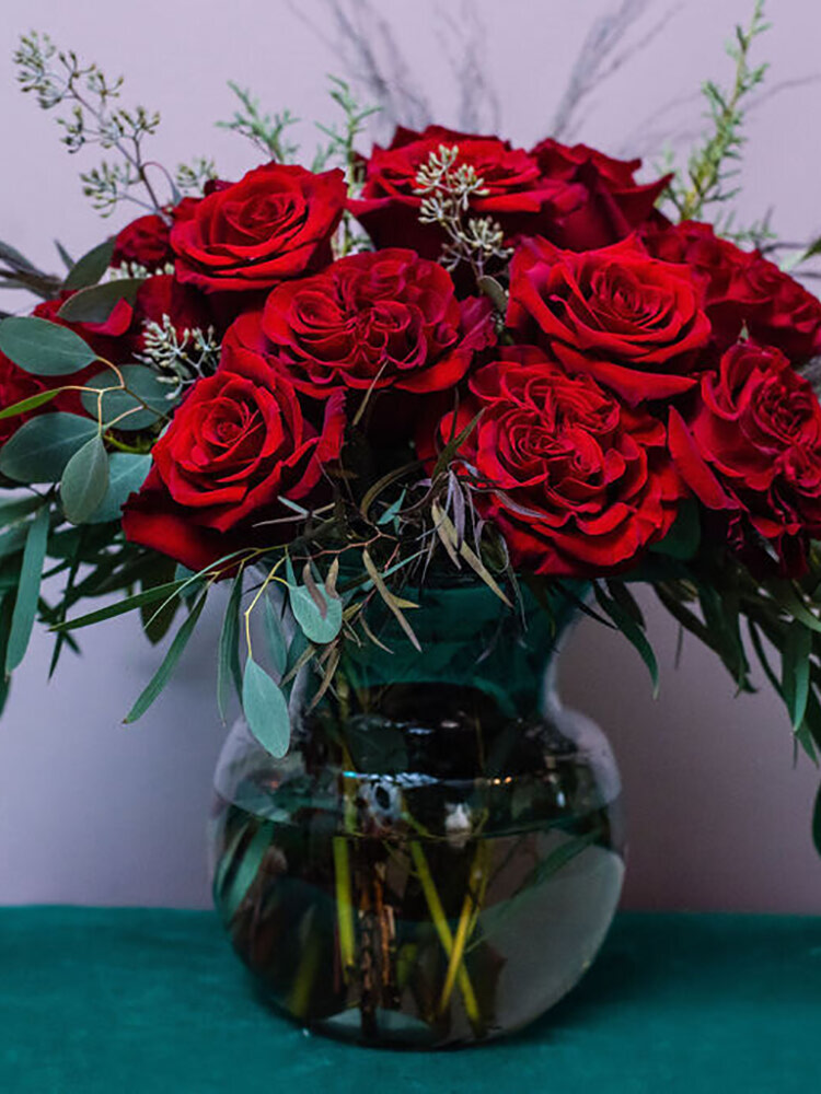 Heartfelt and Classic Valentines Flowers 