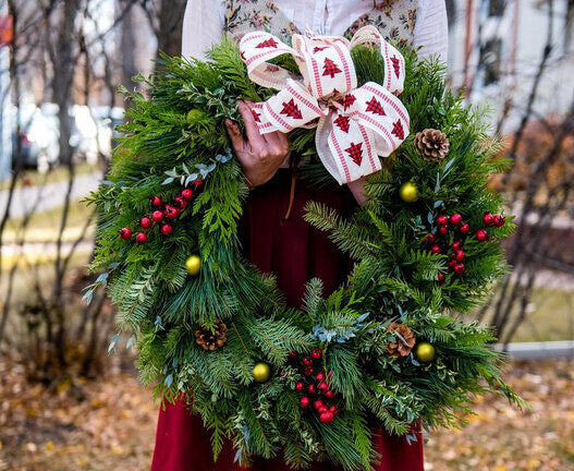  Christmas Wreaths & Planters
